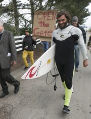 California Senator Seeks to Reopen a Beach Blocked by a Billionaire