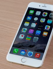 Apple: Class Action Lawsuits Begin to Crop Up Over "Batterygate"